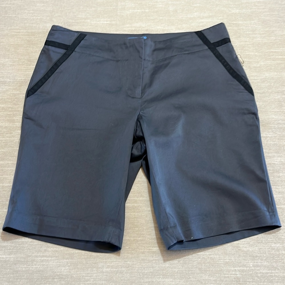 NWT Simply Vera dark gray with black accents shorts. Size 6 Waist 16” Inseam 9.5